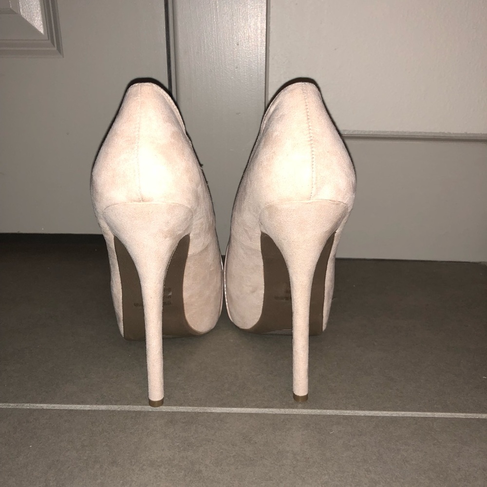 Cream colored pumps - Picture 7 of 8